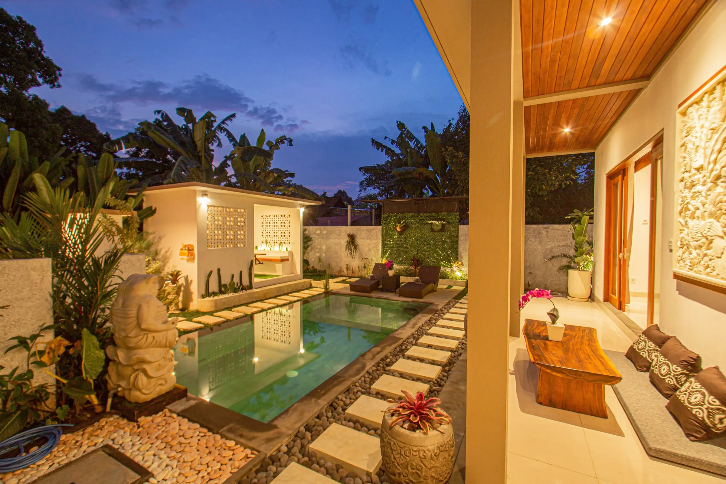 Angga Sari Villa pool and garden
